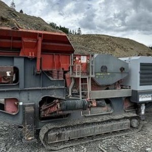 foto málo mth 46.5t drtič 400t/h mobil čelist Sandvik QJ340